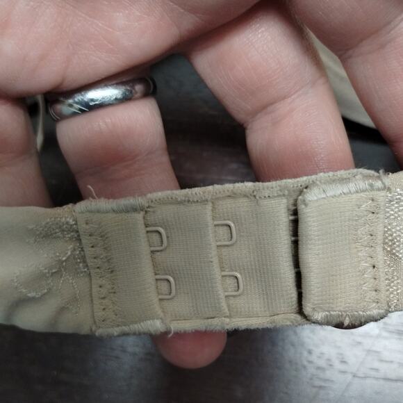 Vanity Fair Women's Size 34A Beige Floral Underwire Padded Adjustable Strap Bra - Picture 5 of 6